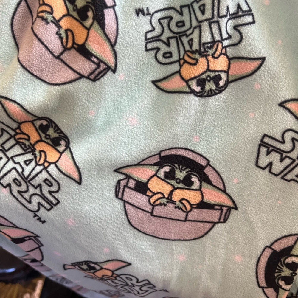 Star Wars women’s Pajamas - size large - Picture 3 of 3